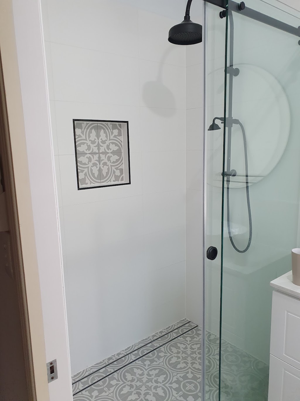 ON POINT TILING | 11 Reed Court, Caboolture QLD 4510, Australia | Phone: 0490 137 135