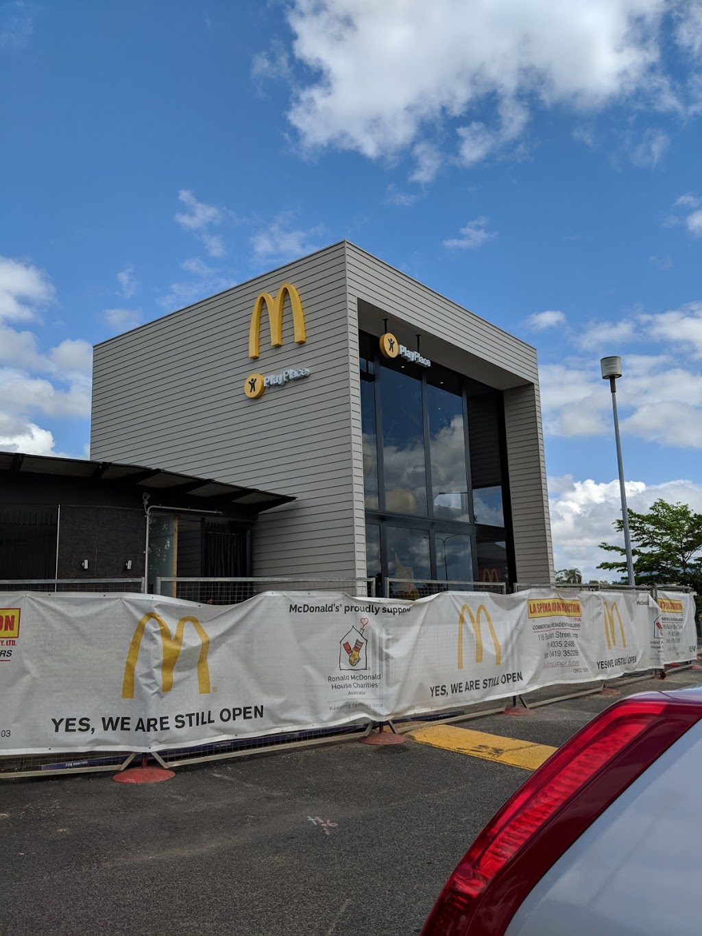 McDonald’s | restaurant | 2 Charlotte Cl, Woree QLD 4868, Australia | 0740331311 OR +61 7 4033 1311