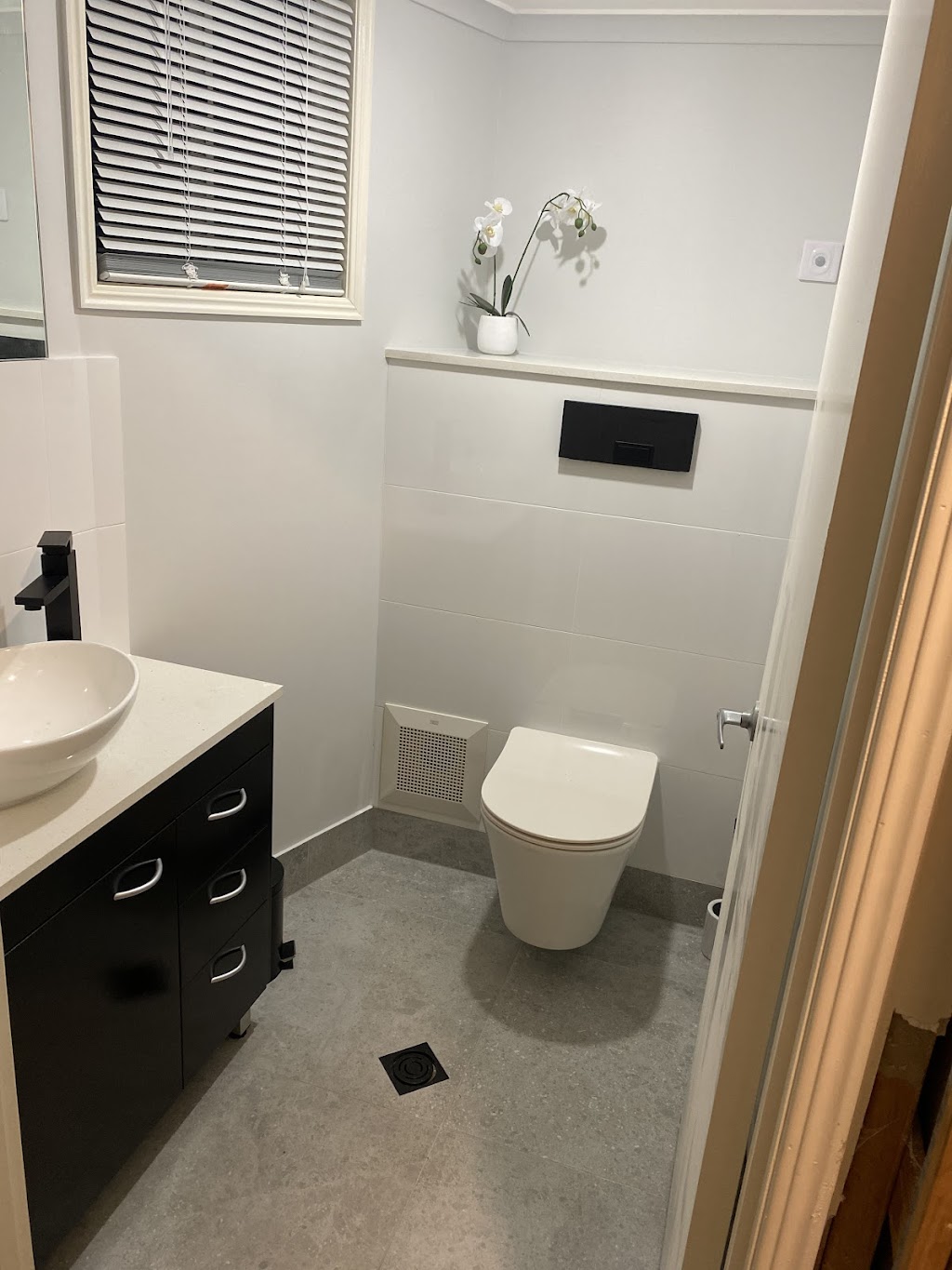 Aussie quality Bathrooms | home goods store | 29 Pandanus Dr, Dundowran Beach QLD 4655, Australia | 0427476776 OR +61 427 476 776