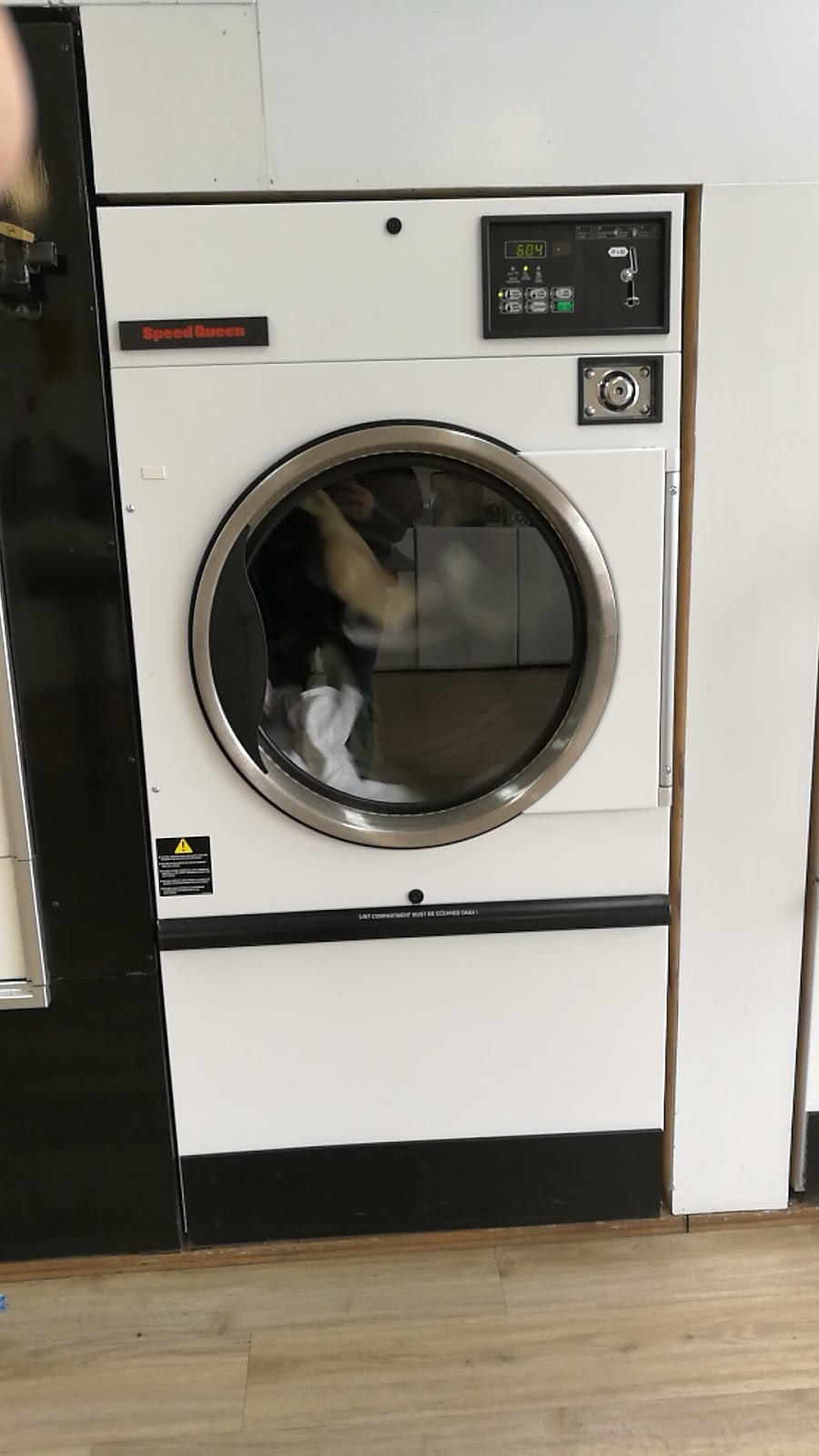 Wendouree Coin Laundry | 1215D Howitt Street, Wendouree VIC 3355, Australia