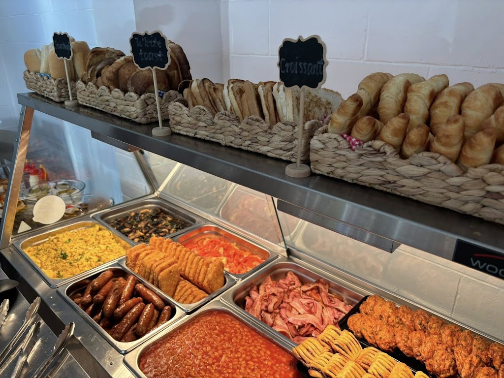 Brews & Bites Beachside Cafe | 64A Farnborough Rd, Meikleville Hill QLD 4703, Australia | Phone: (07) 4939 8687