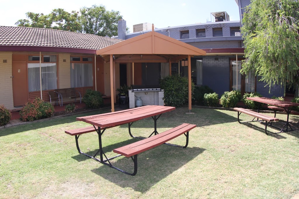 Townhouse Motel Cowra | lodging | 15-19 Kendal St, Cowra NSW 2794, Australia | 0263421055 OR +61 2 6342 1055