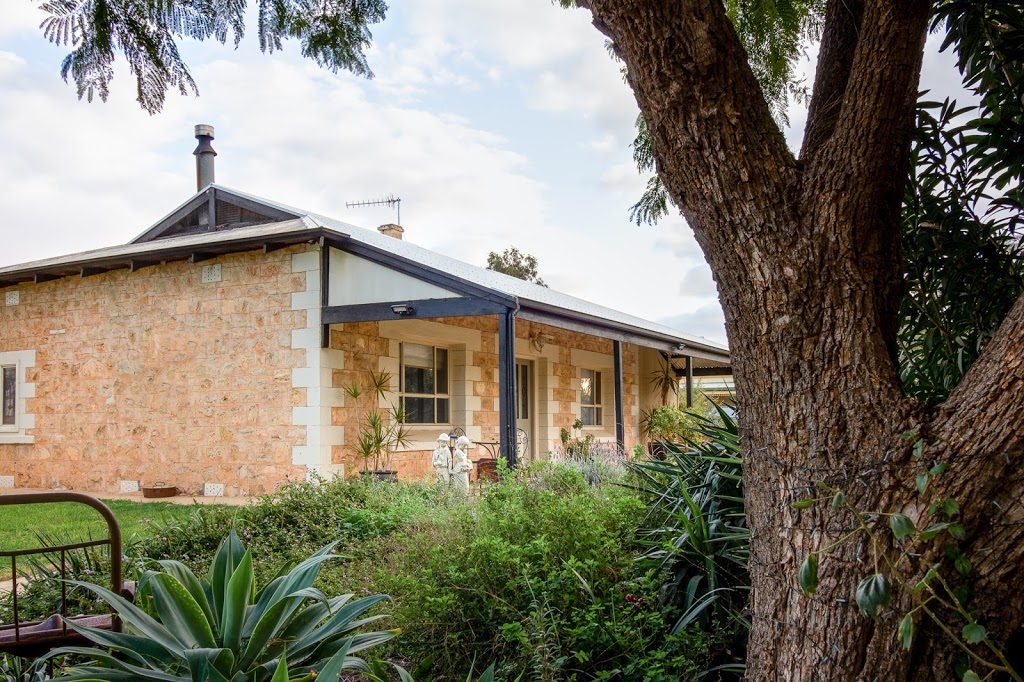 Crossfield Cottage | lodging | 85 Gaskell Rd, Barmera SA 5345, Australia | 0429822859 OR +61 429 822 859