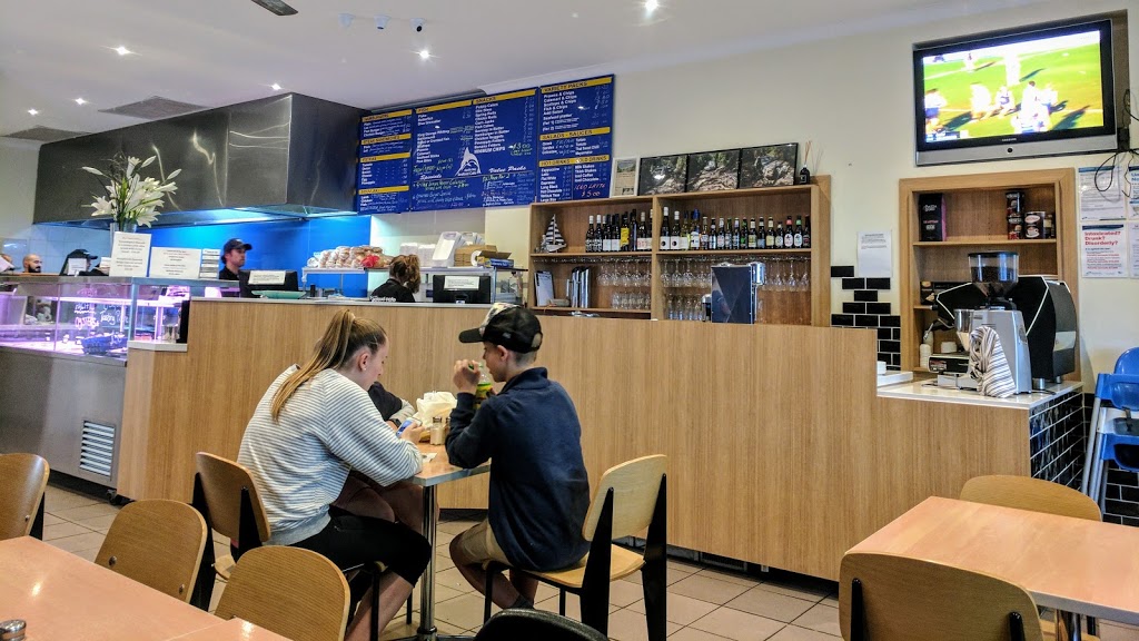 Apollo Bay Seafood Cafe | 119 Great Ocean Rd, Apollo Bay VIC 3233, Australia | Phone: (03) 5237 6008