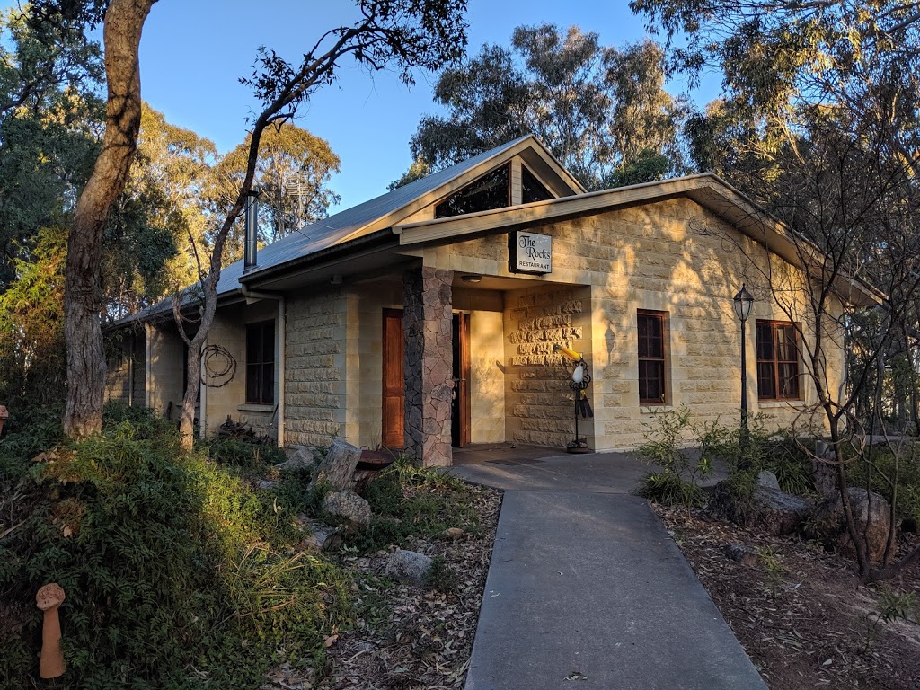 Honeysuckle Cottages | 9-15 Mayfair Ln, Stanthorpe QLD 4380, Australia | Phone: (07) 4681 1510