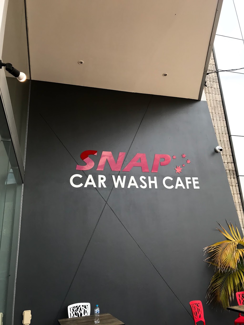 Snap Cafe & Car Wash | car wash | Entry via Oxley St, 448 Pacific Hwy, Crows Nest NSW 2065, Australia | 0285917638 OR +61 2 8591 7638
