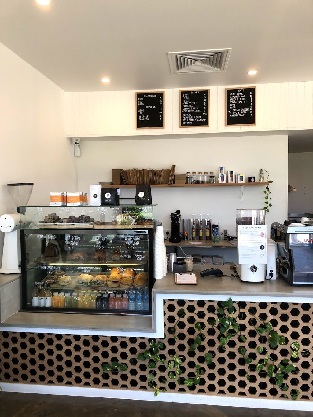 Papercup Coffee | cafe | Shop 3/201 Ferry Rd, Southport QLD 4215, Australia