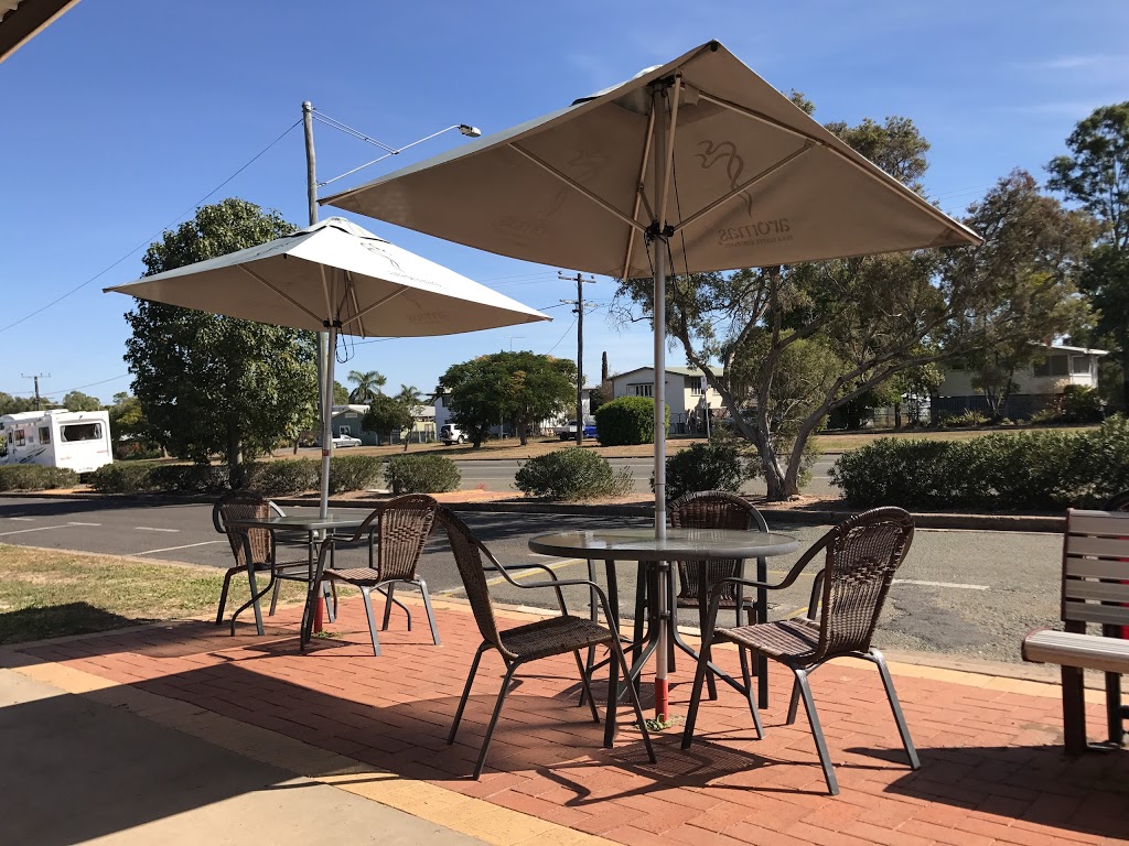 Fat Dog Cafe & Restaurant | cafe | 3/39 Young St, Moura QLD 4718, Australia