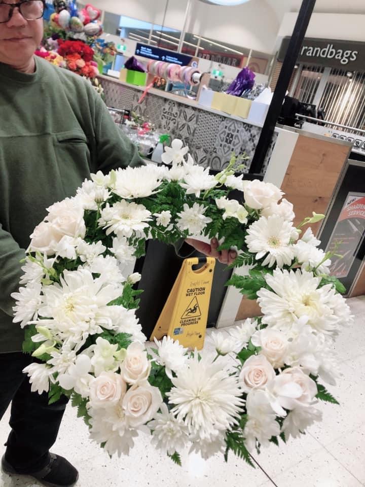Bright Flowers Mount Annan | 9/11-13 Main St, Mount Annan NSW 2567, Australia | Phone: 0466 339 666