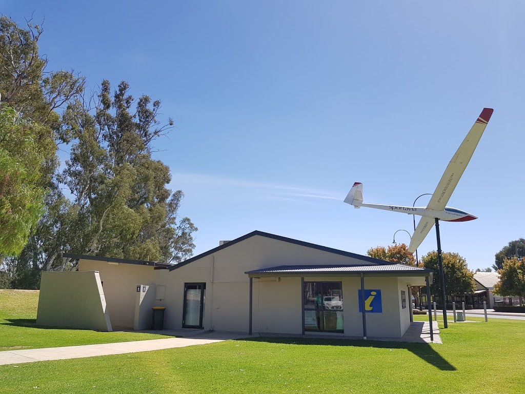 Tocumwal Visitor Information Centre | travel agency | 1 Deniliquin Rd, Tocumwal NSW 2714, Australia