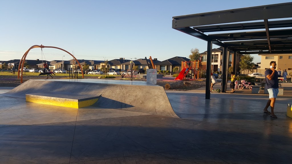Quarters Skate Park | 39 Avonbury Circuit, Cranbourne West VIC 3977, Australia