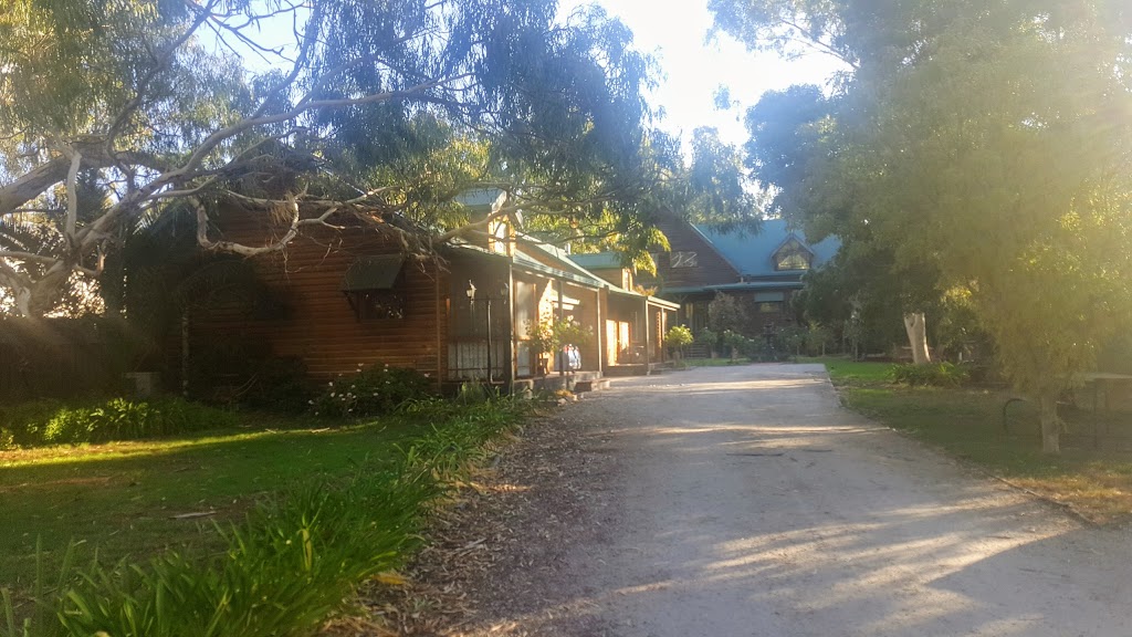 Cottages on Edward | lodging | 304 River St, Deniliquin NSW 2710, Australia | 0358815641 OR +61 3 5881 5641