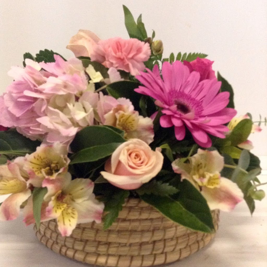 Tarees Daralea Florist & Garden Shop | florist | 42 Chatham Ave, Taree NSW 2430, Australia | 0265521382 OR +61 2 6552 1382