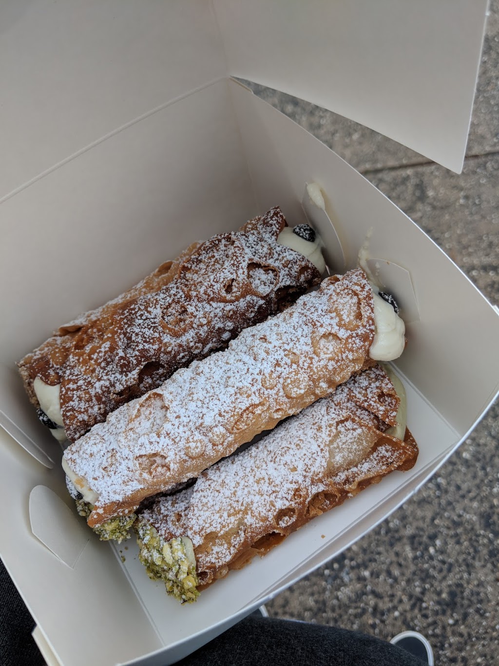 Cannoli Bar | cafe | 23 Riviera Rd, Avondale Heights VIC 3034, Australia | 0393377049 OR +61 3 9337 7049