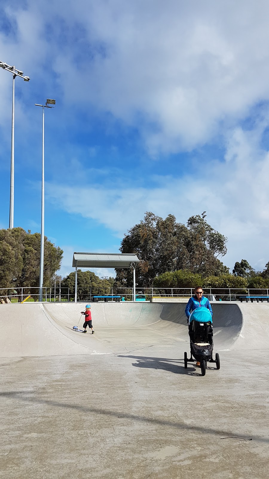 Dunsborough Skate Park | gym | Dunsborough Lakes Dr, Dunsborough WA 6281, Australia