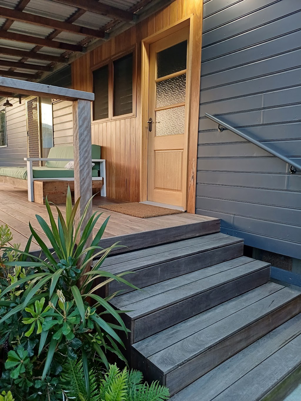 Backbeach Villa | 29 Carrington St, Woolgoolga NSW 2456, Australia | Phone: (02) 6654 1148