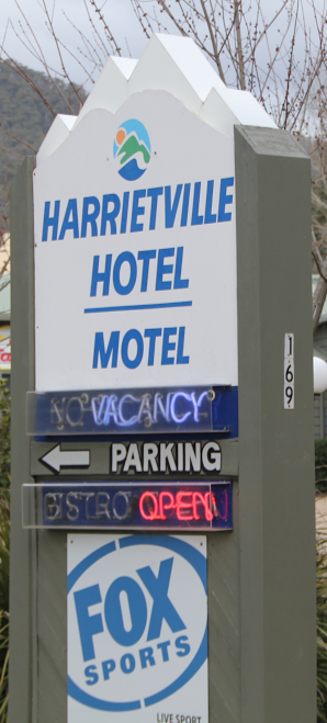 Harrietville Hotel Motel | 169 Great Alpine Rd, Harrietville VIC 3741, Australia | Phone: (03) 5759 2525