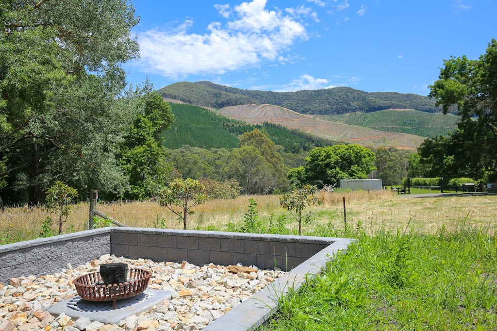 Cranmore Cottage | 8 Mitchells Ln, Wandiligong VIC 3744, Australia | Phone: (03) 5759 2555