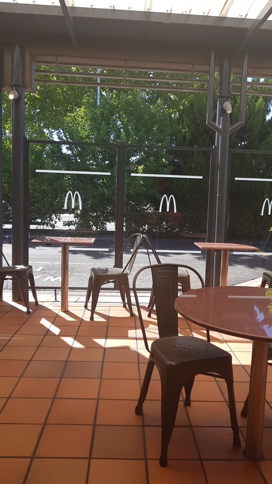 McDonalds Kangaroo Flat | cafe | 166-170 High St, Kangaroo Flat VIC 3555, Australia | 0354470644 OR +61 3 5447 0644