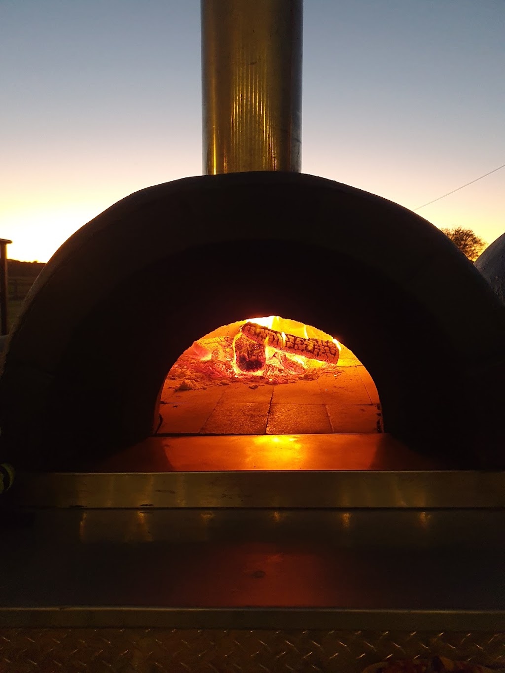 Toowoomba Wood Fired Pizza | 12 Fairfax St, Cambooya QLD 4358, Australia | Phone: 0415 357 647
