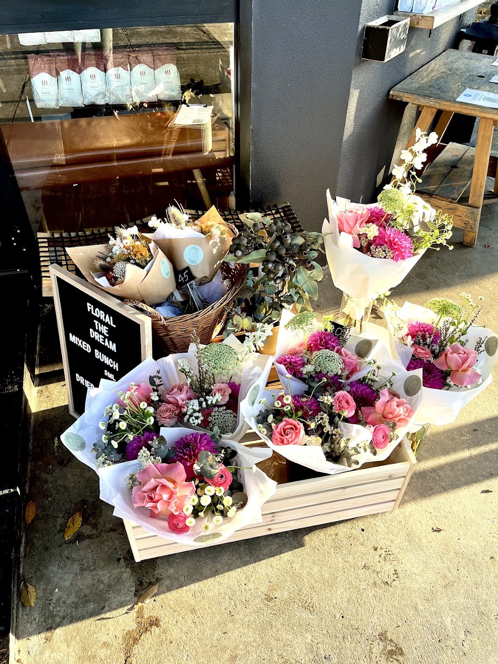 Floral The Dream - Flower Delivery Sydney | florist | 48 Clarke St, Peakhurst NSW 2210, Australia | 0433772114 OR +61 433 772 114