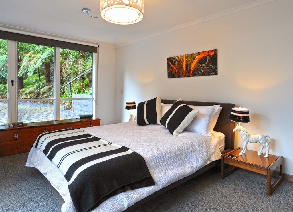 Misty Woods Retreat Olinda | 25 Nicholson St, Olinda VIC 3788, Australia | Phone: 0418 994 091