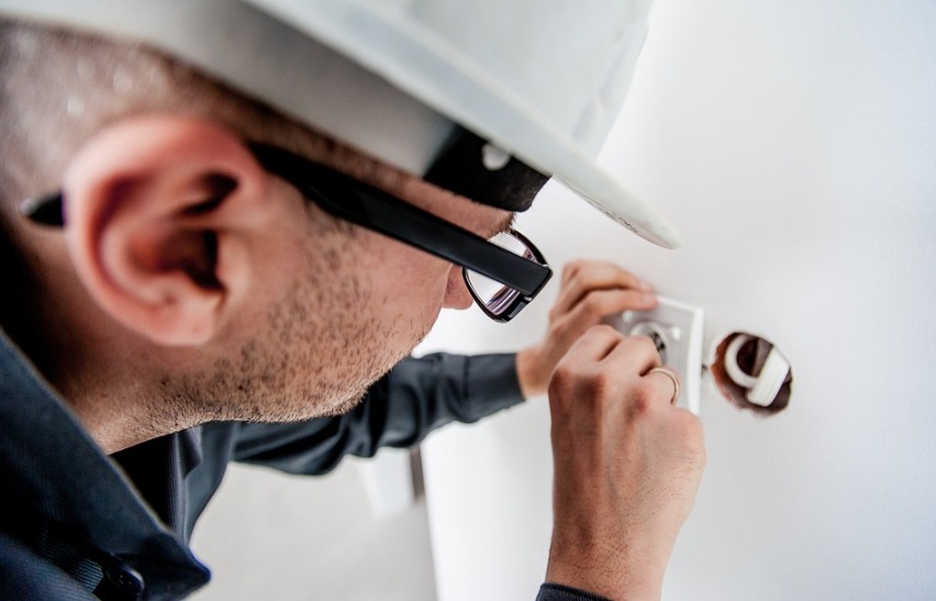 Electrician Toowoomba | 5/21 Herries St, East Toowoomba QLD 4350, Australia | Phone: 1300 194 552