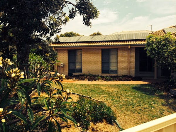 Beachside Way Dog Friendly Holiday House | 1/15 Beachside Way, Yamba NSW 2464, Australia | Phone: 0407 659 246