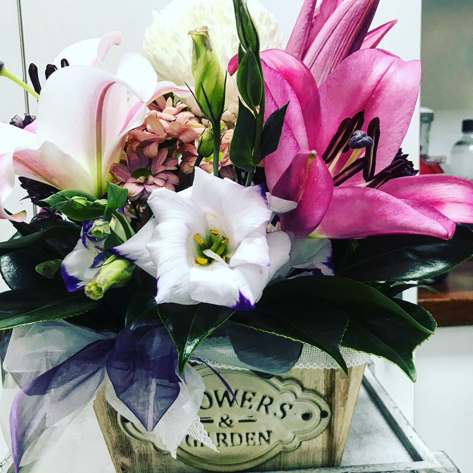 Janelle Bond Flowers | 18 Balnagowan Ave, Colac VIC 3250, Australia | Phone: 0437 451 150