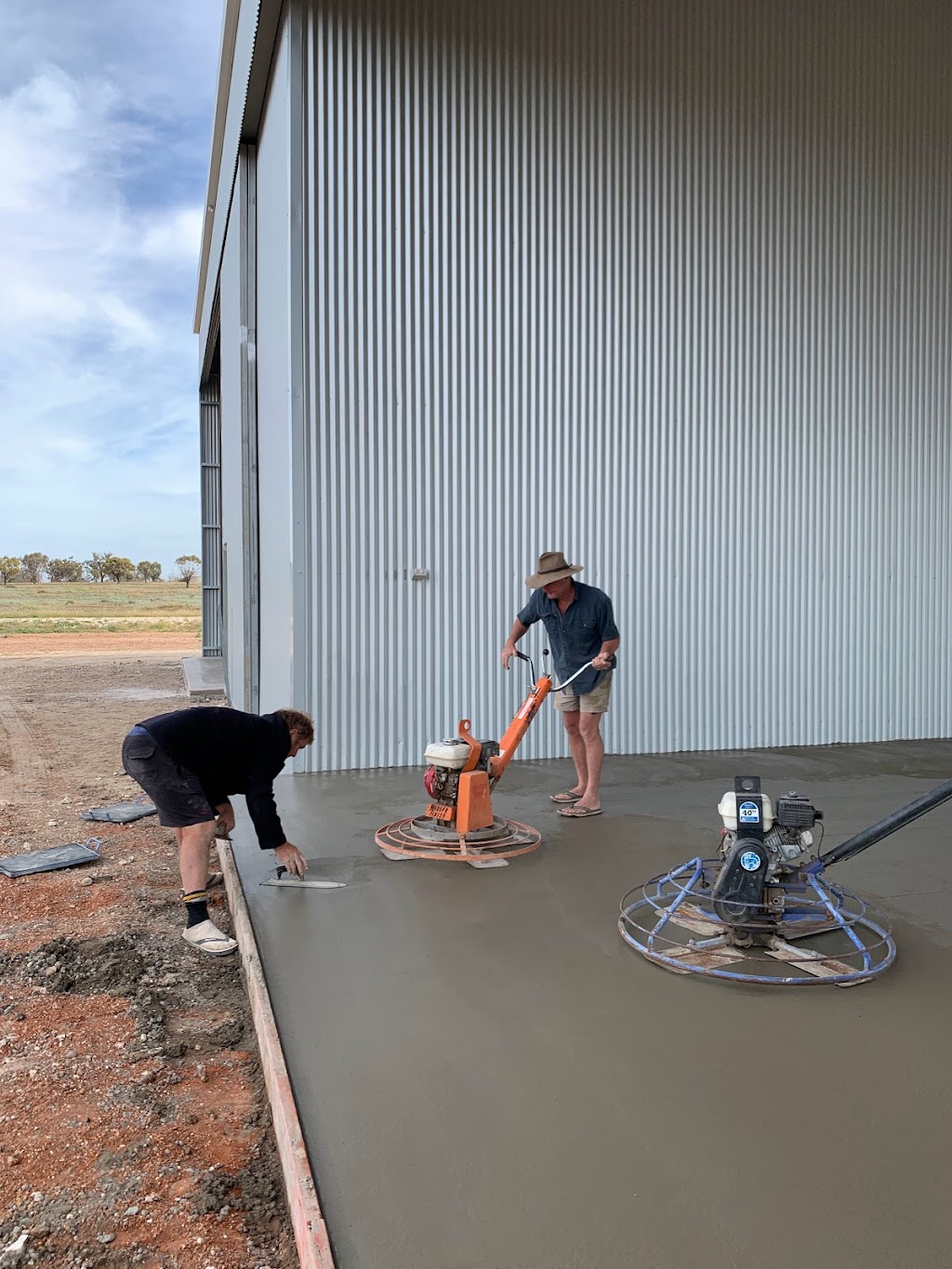 PW Concrete and Gravel | 6 Nobby Rd, Lightning Ridge NSW 2834, Australia | Phone: (02) 6829 0595