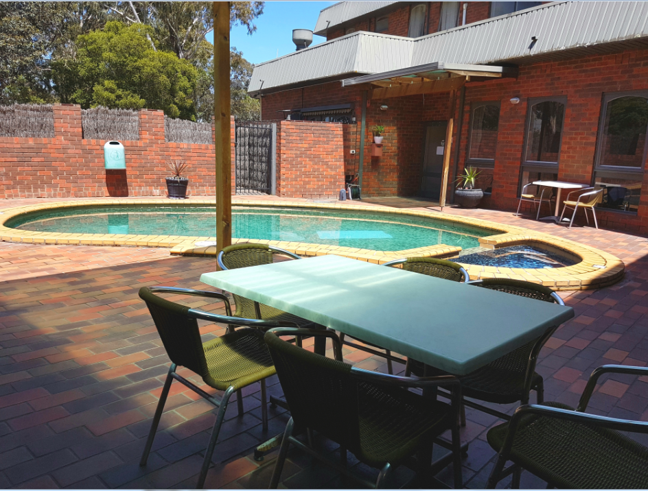 Hotel Cavalier | lodging | 343 Stud Rd, Wantirna South VIC 3152, Australia | 0398019733 OR +61 3 9801 9733
