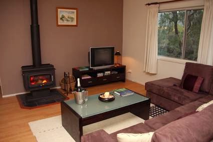 Wisemans Ferry Cottage | lodging | 208 Settlers Rd, Lower MacDonald NSW 2775, Australia | 0422943174 OR +61 422 943 174