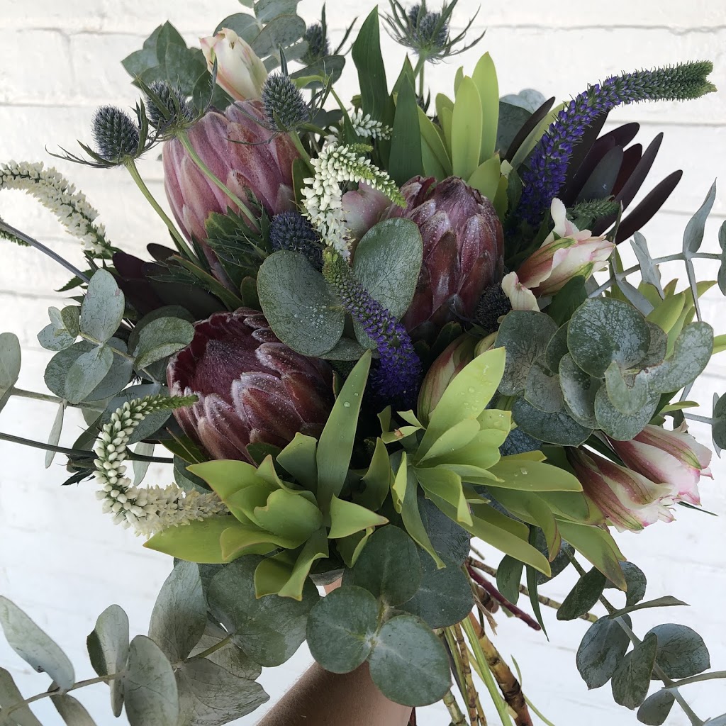 Thistle Flowers By Rhiannon | 24 Borough Dr, Kerang VIC 3579, Australia | Phone: 0477 016 363