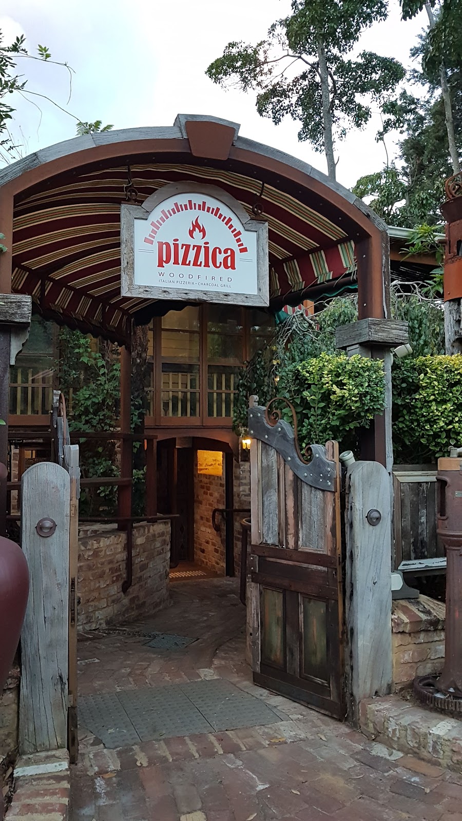 Pizzica, Pizzeria & Charcoal Grill | restaurant | 73 Bussell Hwy, Margaret River WA 6285, Australia | 0897587361 OR +61 8 9758 7361
