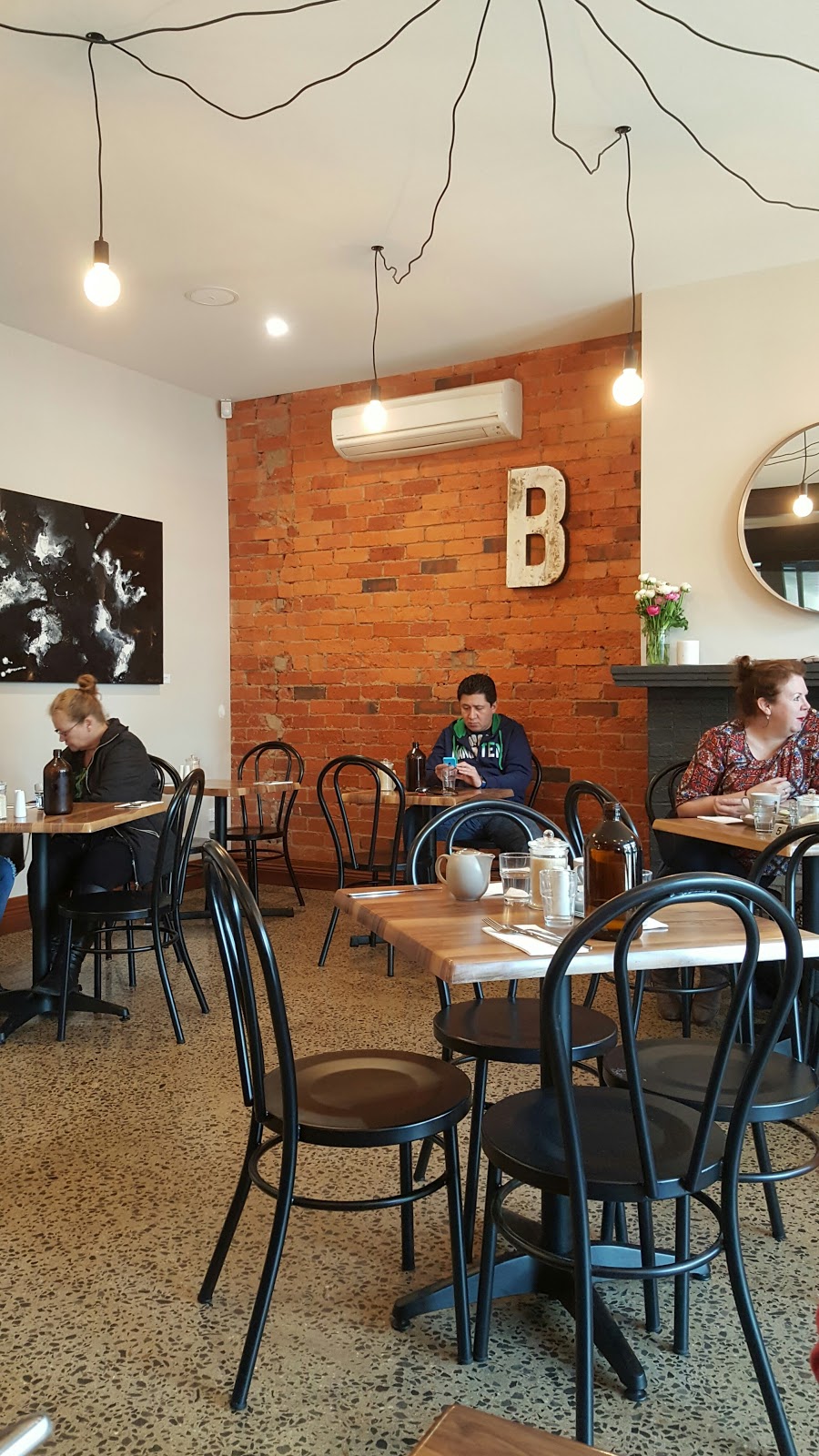 Bill & Beats | cafe | 106 McLennan St, Mooroopna VIC 3629, Australia | 0358253695 OR +61 3 5825 3695