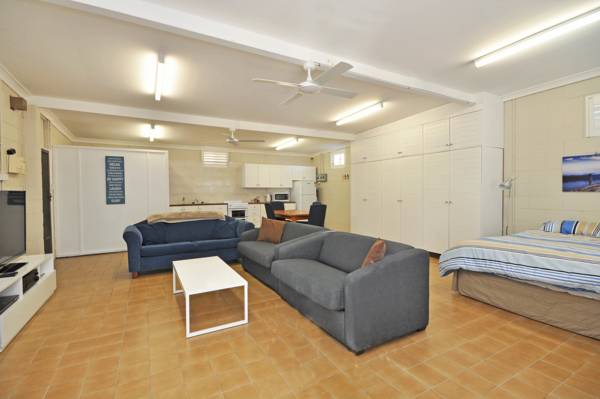 The Studio on the Lake | lodging | 64a Sealand Rd, Fishing Point NSW 2283, Australia | 0288402852 OR +61 2 8840 2852