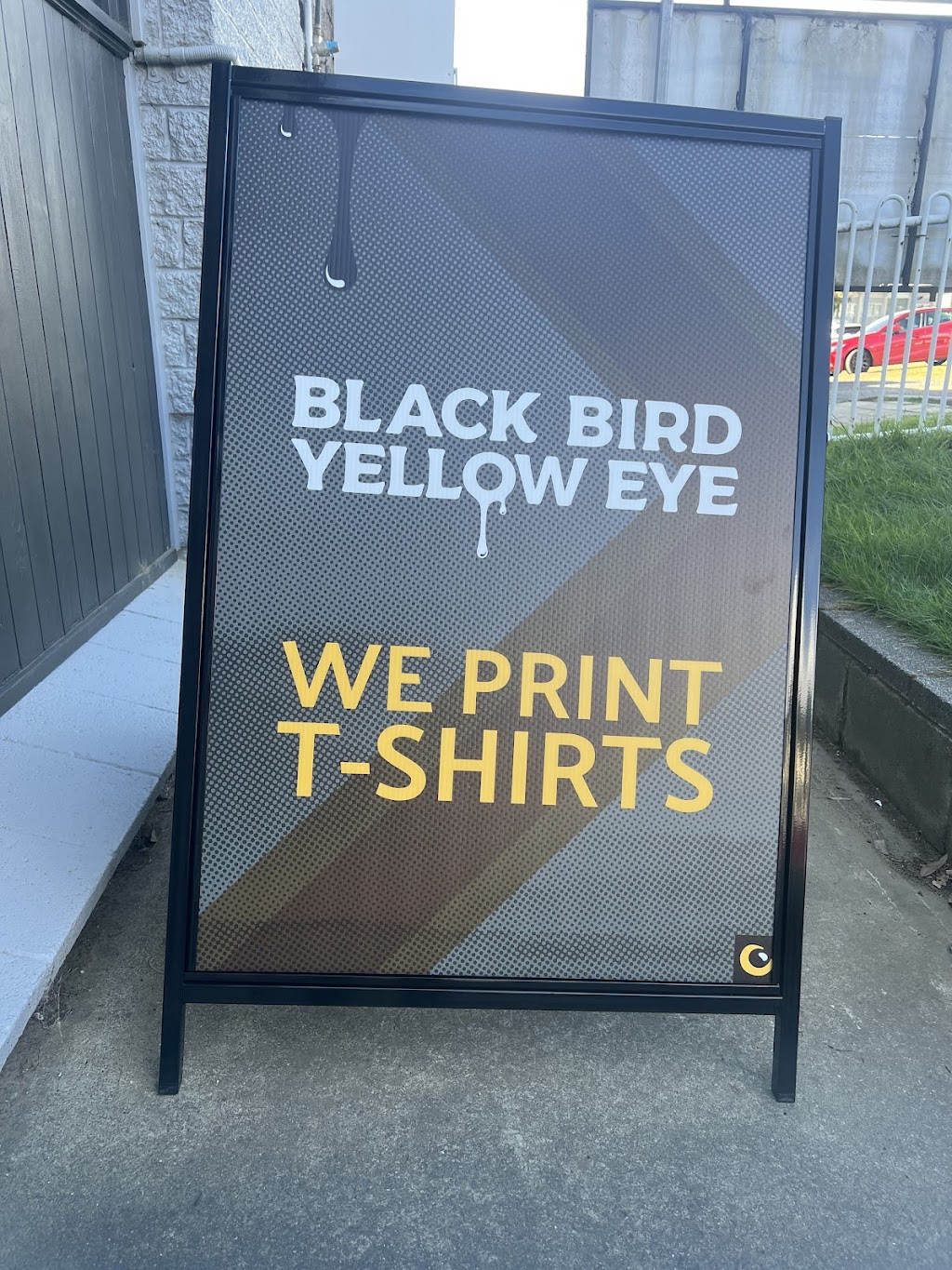 Black Bird Yellow Eye | Unit 3/76 Mornington Rd, Mornington TAS 7018, Australia | Phone: 0404 838 061