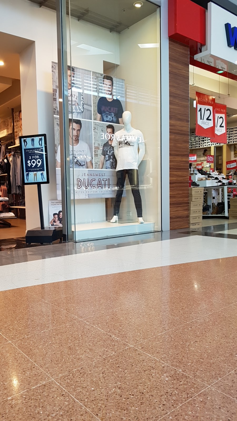 Jeanswest - North Lakes | clothing store | Shop 1019, Westfield North Lakes, 20 Anzac Ave, Mango Hill QLD 4509, Australia | 0734805334 OR +61 7 3480 5334