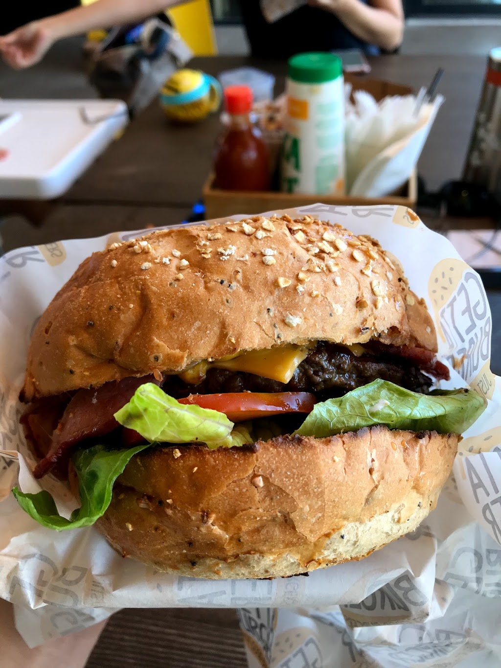 Getta Burger | restaurant | 11 Village Dr, Idalia QLD 4811, Australia | 0747783078 OR +61 7 4778 3078