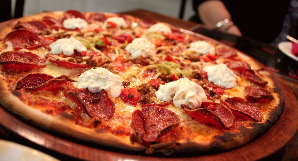 Heat Woodfired Pizza Bar | 1/270 Beach Rd, Batehaven NSW 2536, Australia | Phone: (02) 4472 7400