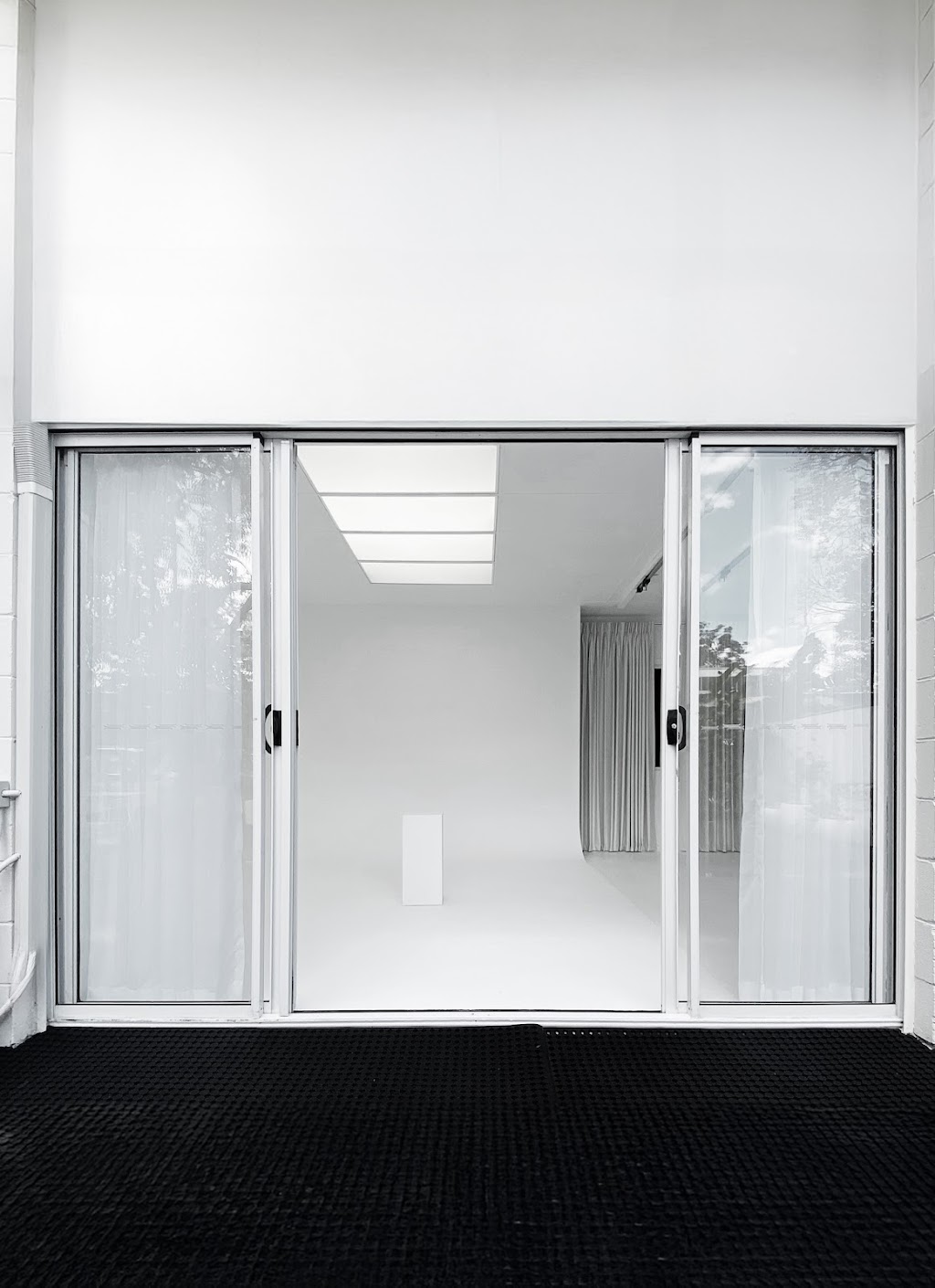 STUDIO CONFIDENTIAL | 4/4 Ti-Tree Pl, Byron Bay NSW 2481, Australia | Phone: 0405 573 488