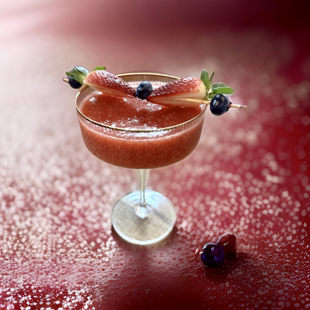 Tasting Lounge (inside Stanthorpe Holiday Park) | 26806 New England Hwy, Severnlea QLD 4380, Australia | Phone: 0483 966 766