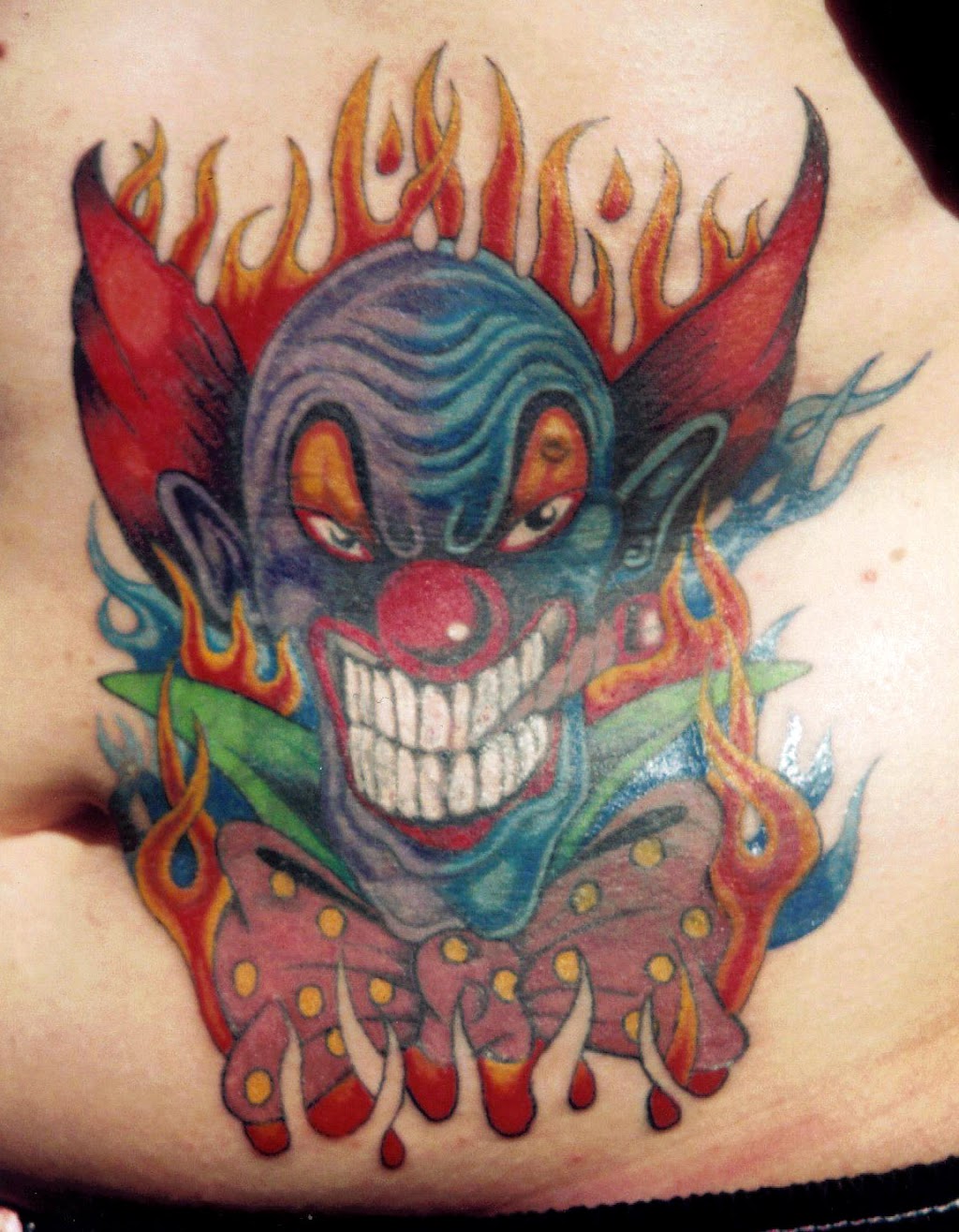 Skin Circus Tattooing & Piercing | store | 74 The Entrance Rd, The Entrance NSW 2261, Australia | 0243325002 OR +61 2 4332 5002