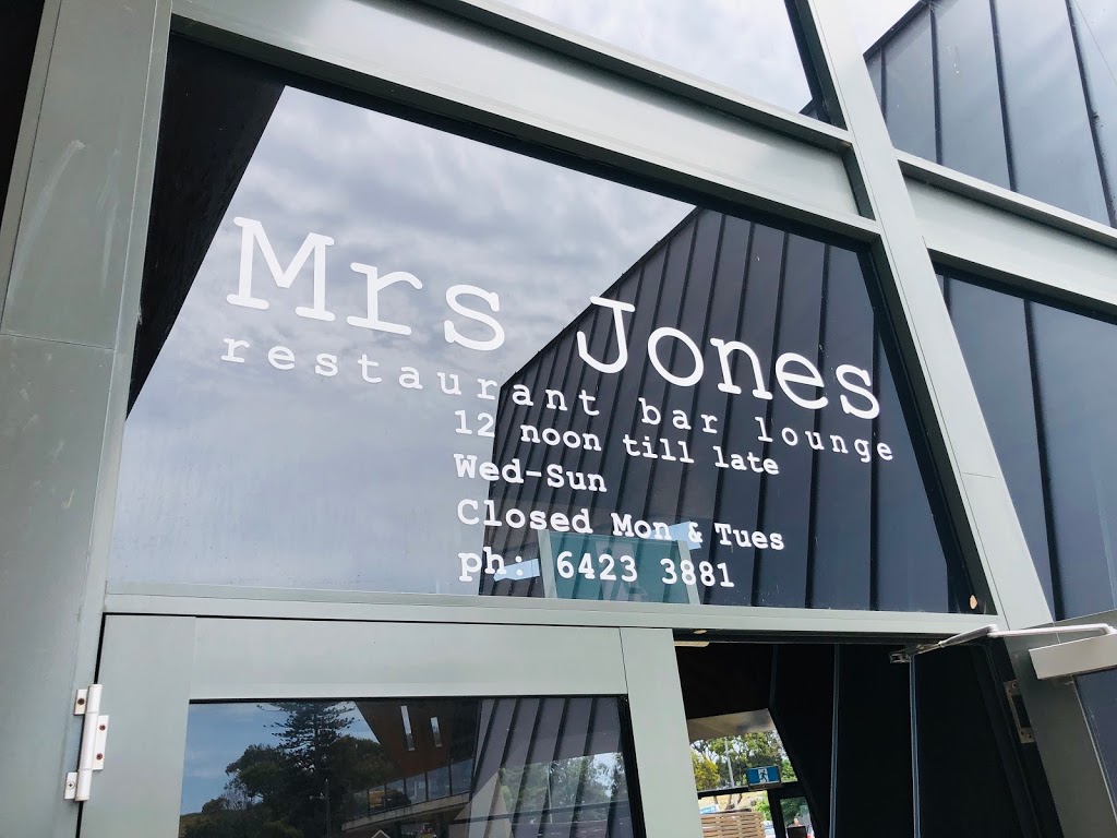 Mrs Jones Restaurant Bar Lounge | 35/39 Bluff Rd, Devonport TAS 7310, Australia | Phone: (03) 6423 3881