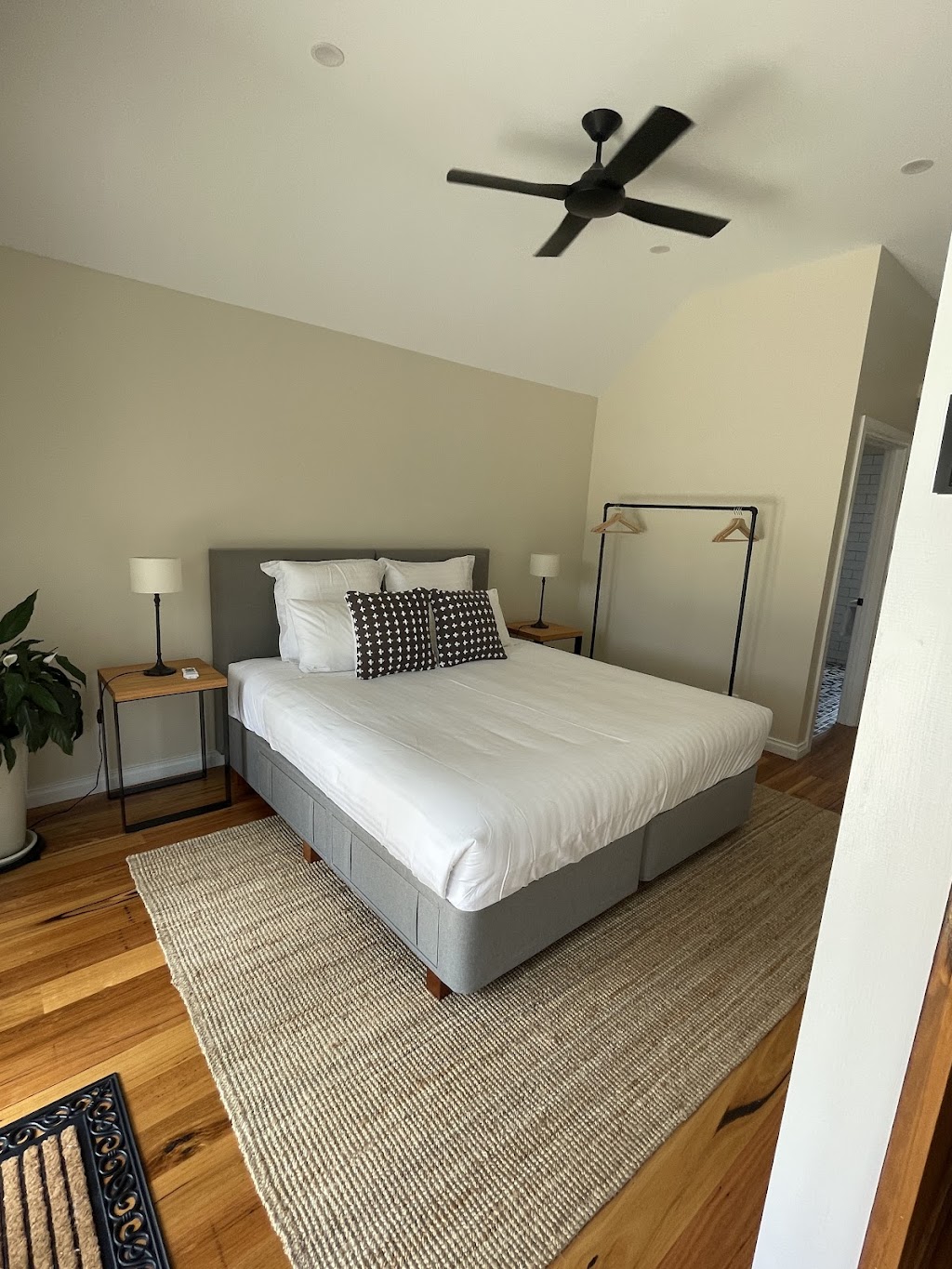 Healesdale House | 23d Brumfield Rd, Healesville VIC 3777, Australia | Phone: 0418 905 001