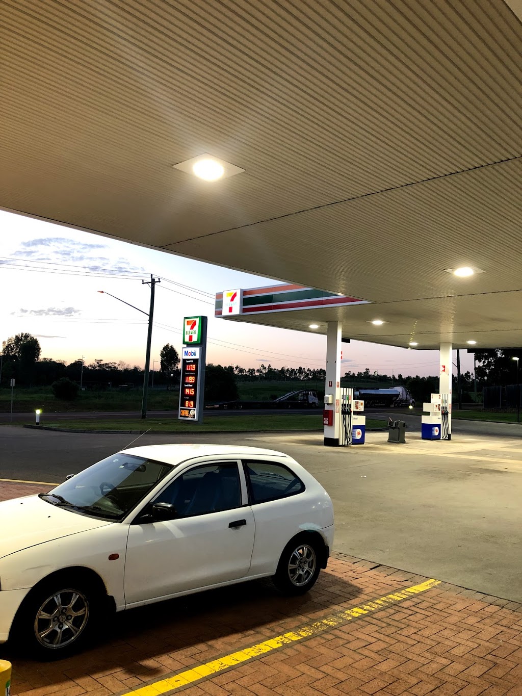 7-Eleven Blair Athol | gas station | 71 Blaxland Rd, Blair Athol NSW 2560, Australia | 0246271154 OR +61 2 4627 1154
