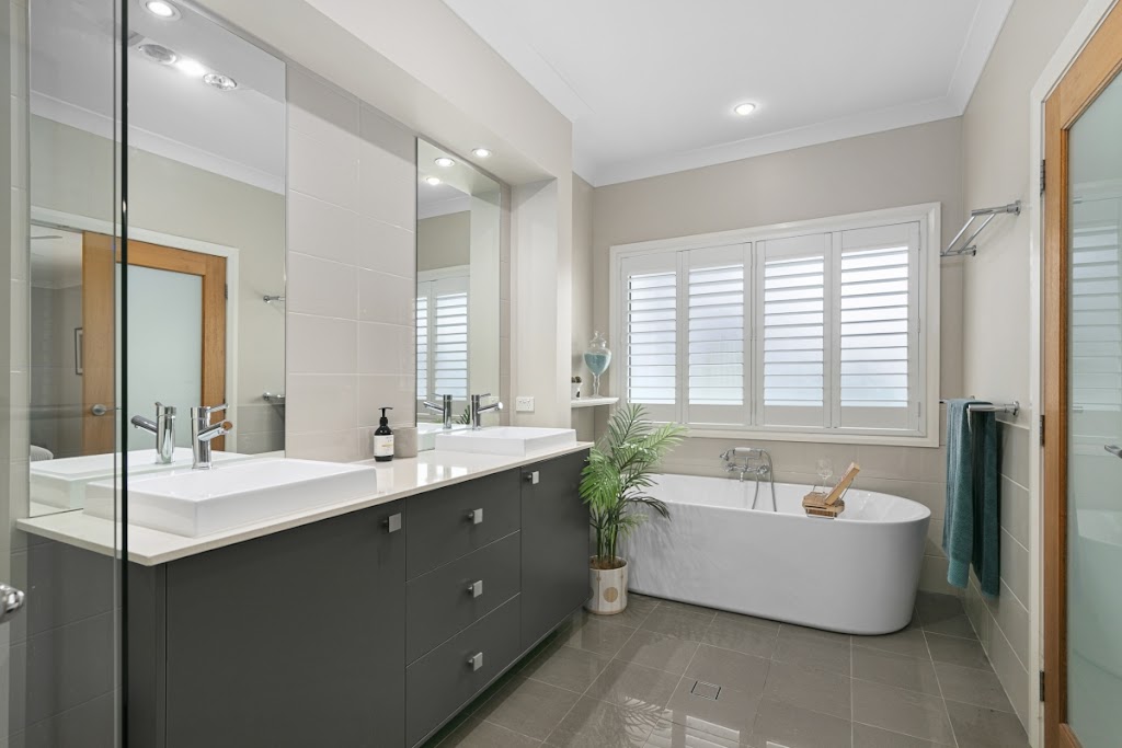 Mistletoe Lakehouse - Book Direct with Owner | 78 Mistletoe Ln, Pokolbin NSW 2320, Australia | Phone: 0488 881 100