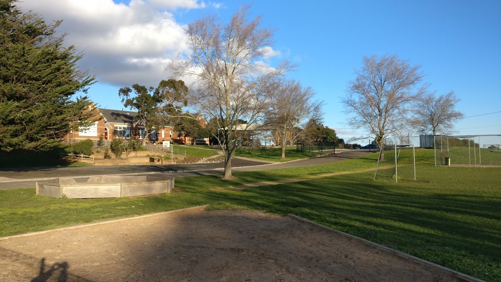 Buninyong Primary School | 202 Simpson St, Buninyong VIC 3357, Australia | Phone: (03) 5341 3560