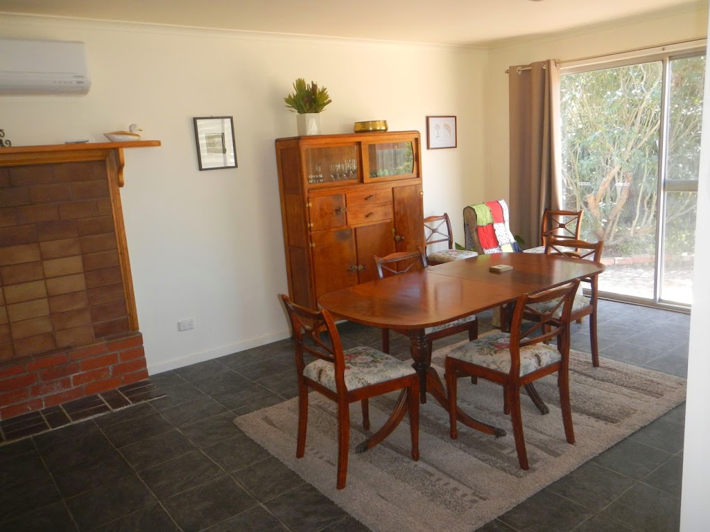 Yarram Cottage Art and Accommodation | 32 Rodgers St, Yarram VIC 3971, Australia