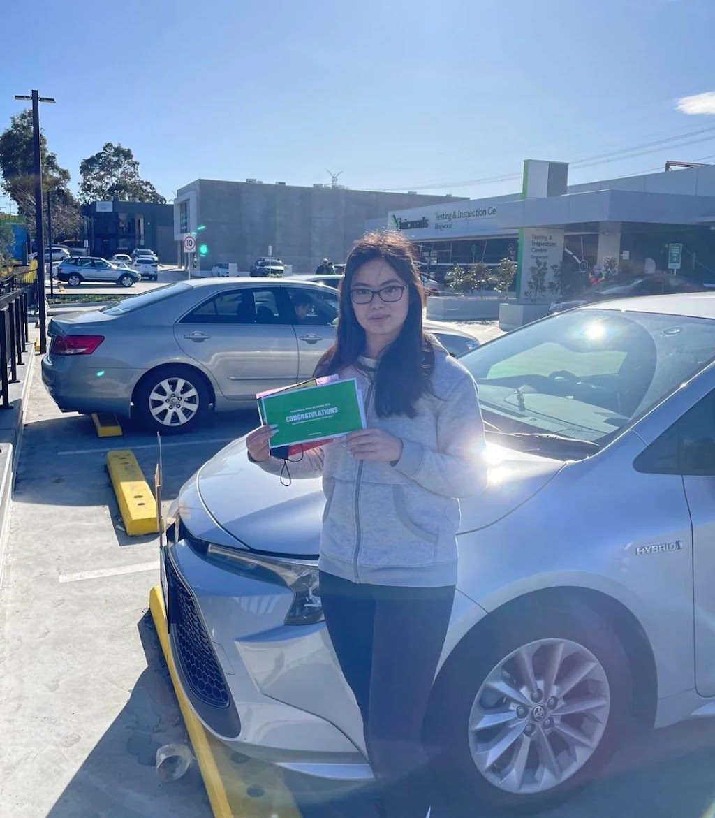 Green signals driving school Pakenham | 18 Niseko Cres, Pakenham VIC 3810, Australia | Phone: 0411 782 240